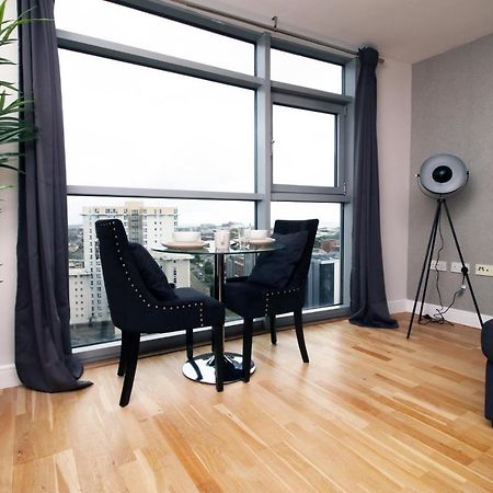 The View - Long Stay Offer - Modern Central Apartment And Parking By Cto Serviced Apartments Cardiff Exteriör bild