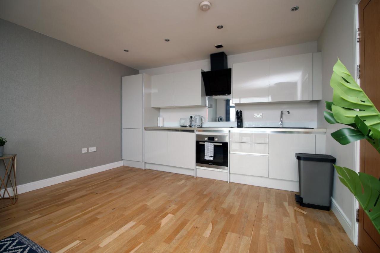 The View - Long Stay Offer - Modern Central Apartment And Parking By Cto Serviced Apartments Cardiff Exteriör bild