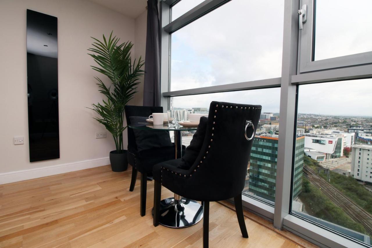 The View - Long Stay Offer - Modern Central Apartment And Parking By Cto Serviced Apartments Cardiff Exteriör bild